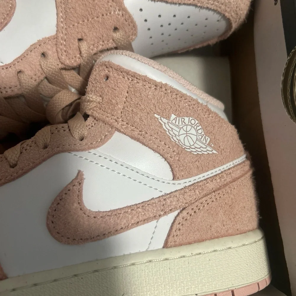 Nike Air Jordan 1 Mid SE White/Sail/Legend size 6 womens blush pink suede New